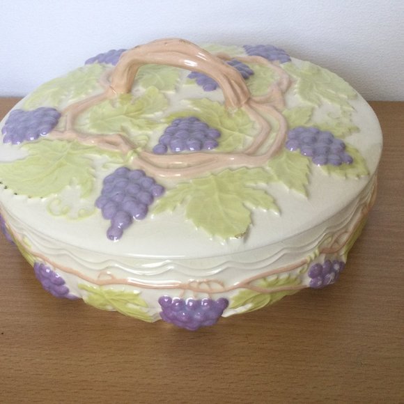 Vintage ARNEL's pottery cookie jar with handled lid grapes signed Jeanie beautif - Picture 1 of 5